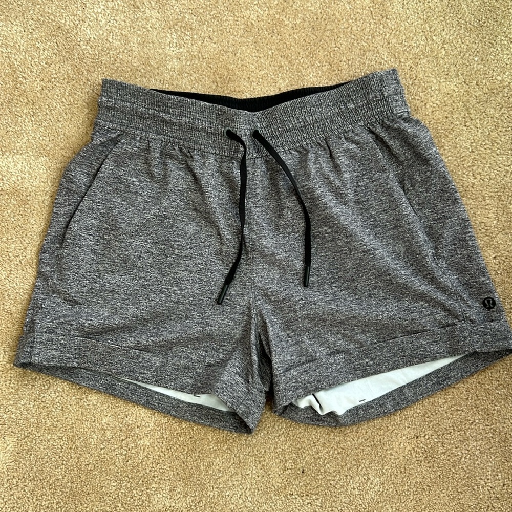 Lululemon Spring Break Away Short Women's Size 4 Shorts 3" Inseam Heather Gray